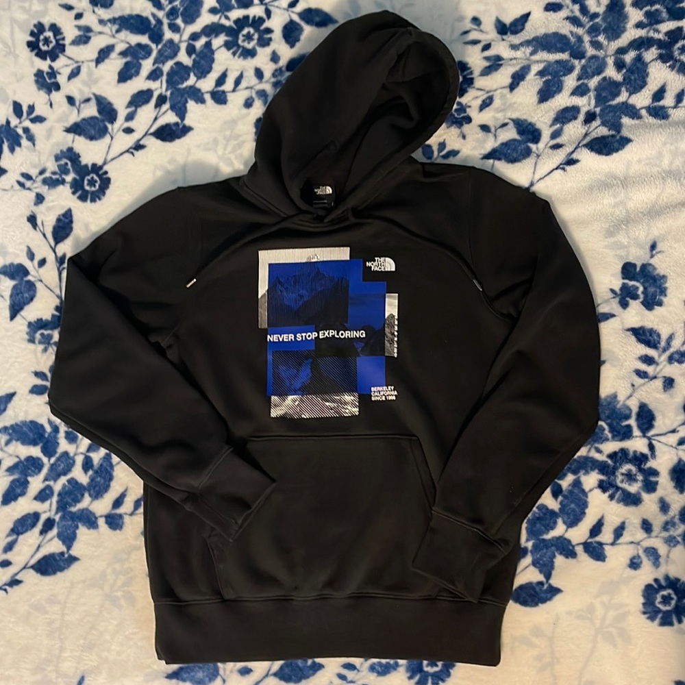 North Face Men’s Hoodie Size Small